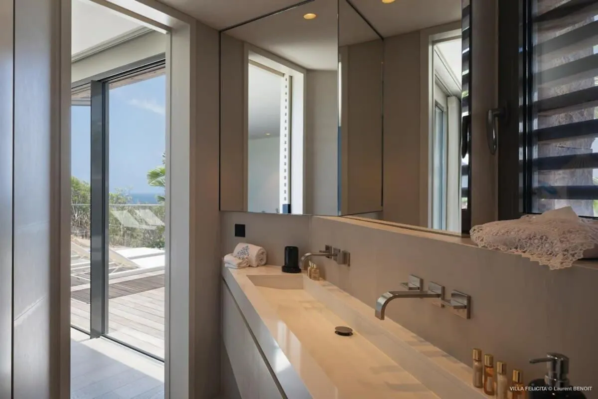 On A Hill Side Villa With Superb Amenities St. Barthelemy 0*,