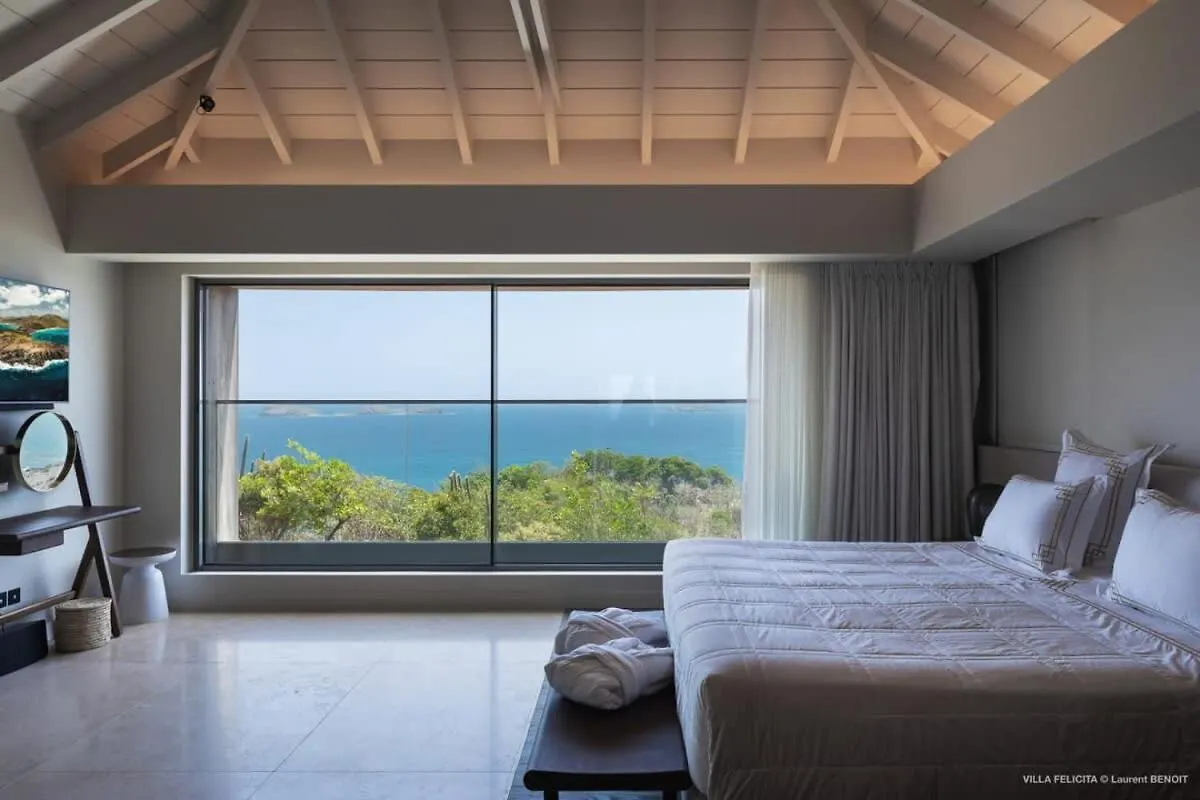 On A Hill Side Villa With Superb Amenities St. Barthelemy